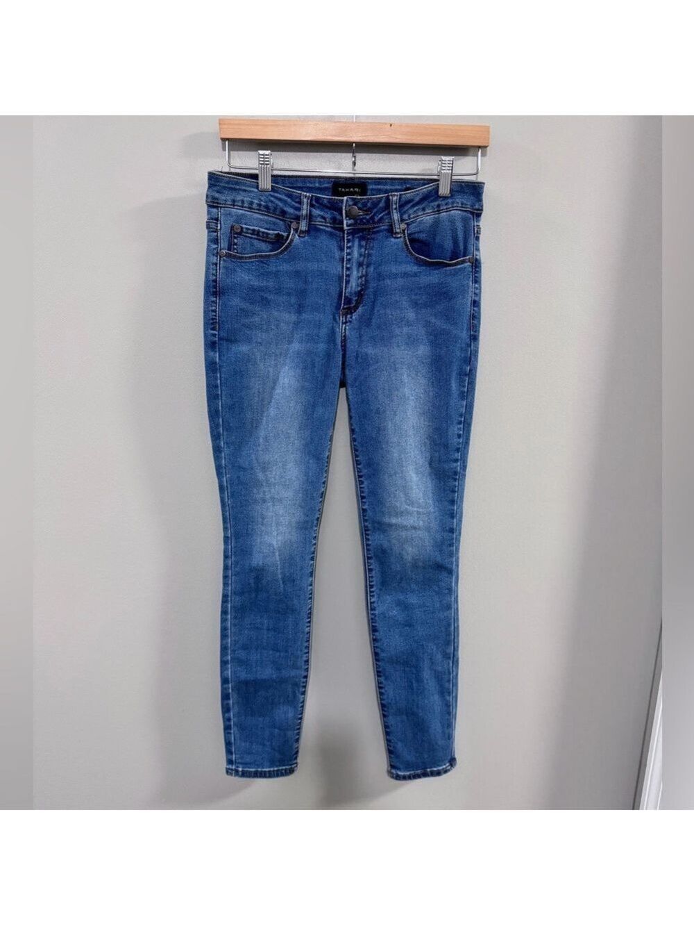 Tahari Women's Kelly Classic Skinny Jeans. Size 4/27